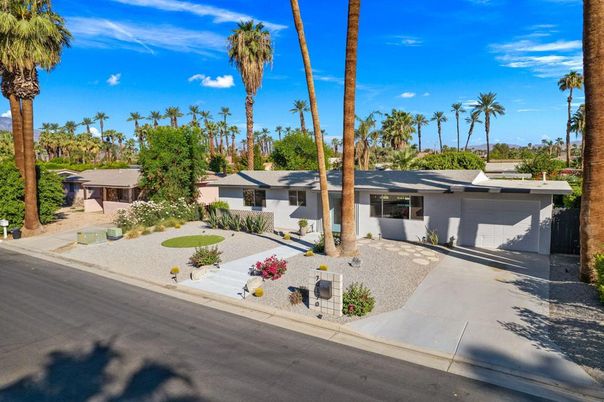 Attached, Exterior, Facade, Ranch