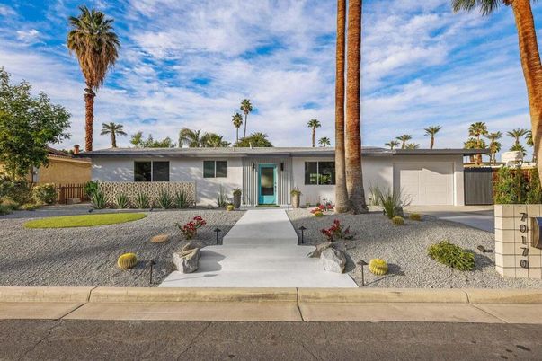 Attached, Exterior, Facade, Ranch