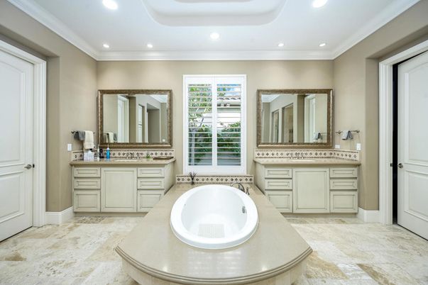 Bathroom, Dual Sink Vanities, Interior, Recessed Lighting