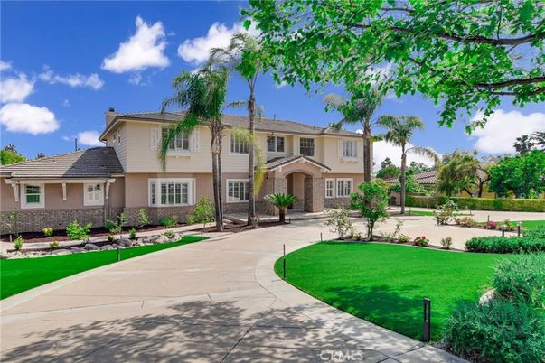 Backyard, Exterior, Facade, Brick Facade, French Provincial