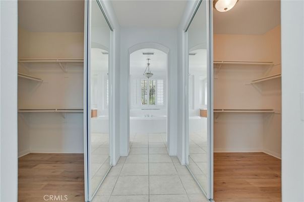 Interior, Walk-in Closets, Wood Texture Flooring