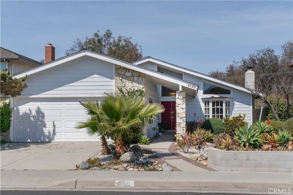 Attached, Exterior, Facade, American Craftsman