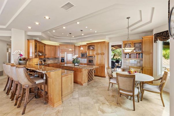 Dining room, Interior, Kitchen, Pendant Lights, Recessed Lighting, Stainless Steel Appliances