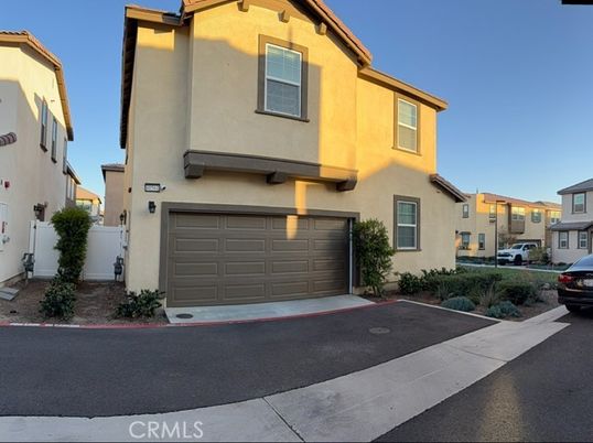 Attached, Exterior, Facade, Mediterranean
