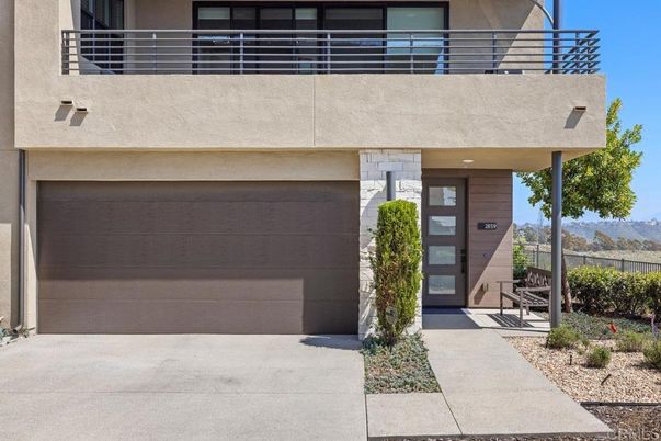Attached, Exterior, Facade, Modern