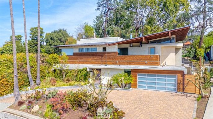Attached, Exterior, Facade, Modern