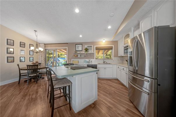 Chandelier, Dining room, Interior, Kitchen, Pendant Lights, Recessed Lighting, Wood Texture Flooring