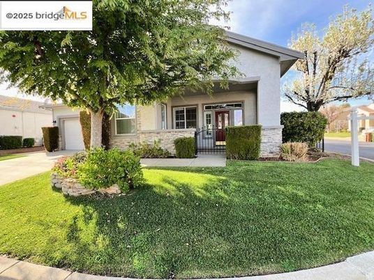 Attached, Exterior, Facade, Ranch