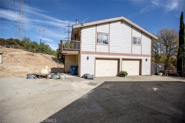 Attached, Exterior, Facade, Raised Ranch