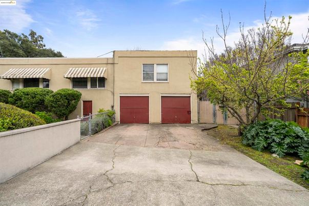 Attached, Exterior, Facade, Mediterranean