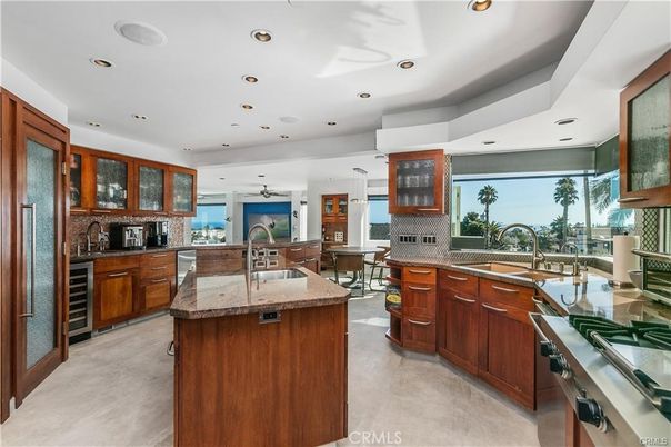 Dining room, Interior, Kitchen, Recessed Lighting, Stainless Steel Appliances