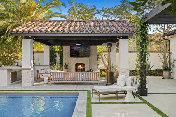 Exterior, Fireplace, Pool