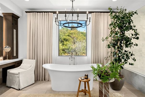 Bathroom, Chandelier, Free Standing Baths, Interior, Pendant Lights, Recessed Lighting