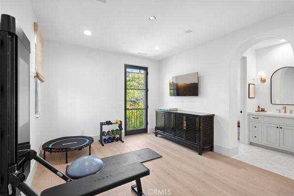 Fitness Equipment, Interior, Recessed Lighting, Wood Texture Flooring