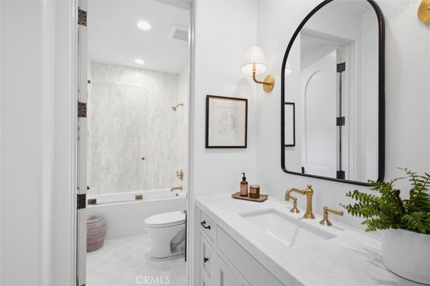 Bathroom, Interior, Recessed Lighting