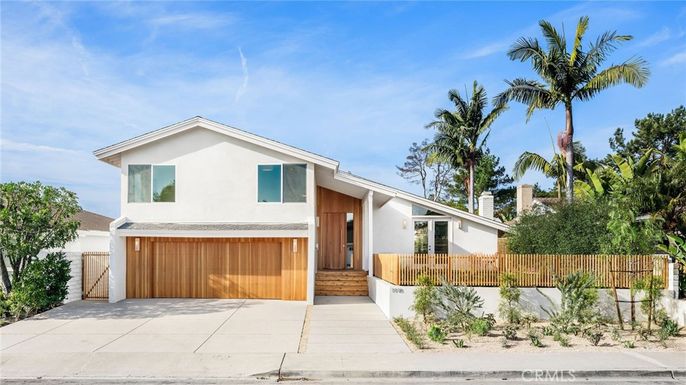Attached, Exterior, Facade, Modern