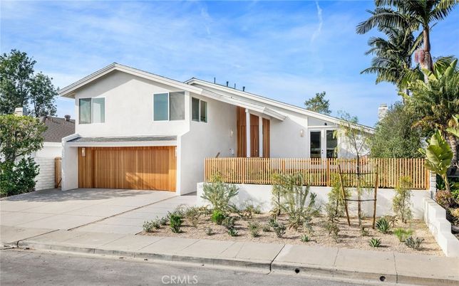 Attached, Exterior, Facade, Modern