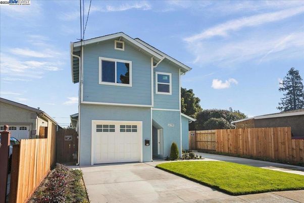 Attached, Exterior, Facade, Raised Ranch
