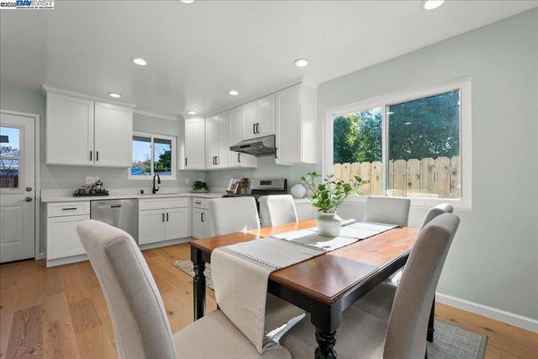 Dining room, Interior, Kitchen, Recessed Lighting, Wood Texture Flooring