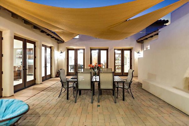 Dining room, Exterior