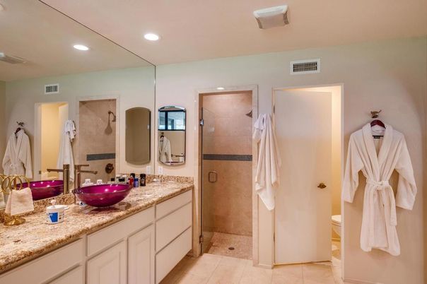 Bathroom, Dual Sink Vanities, Interior, Recessed Lighting