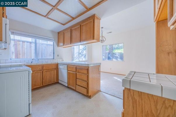 Interior, Kitchen, Pendant Lights, Tile Countertops
