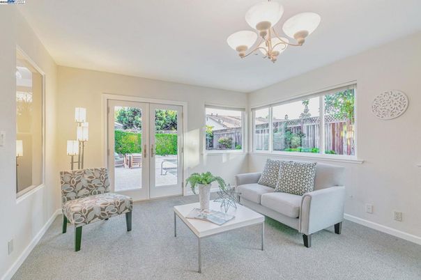 Chandelier, Interior, Living room