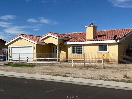 Attached, Exterior, Facade, Mediterranean
