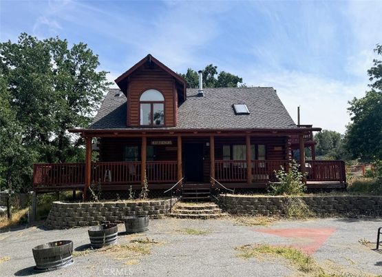 Exterior, Facade, Log Home