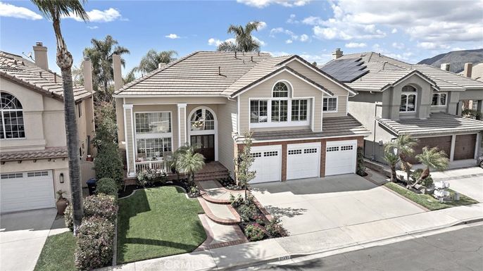 Attached, Exterior, Facade, Solar Panels, Mediterranean