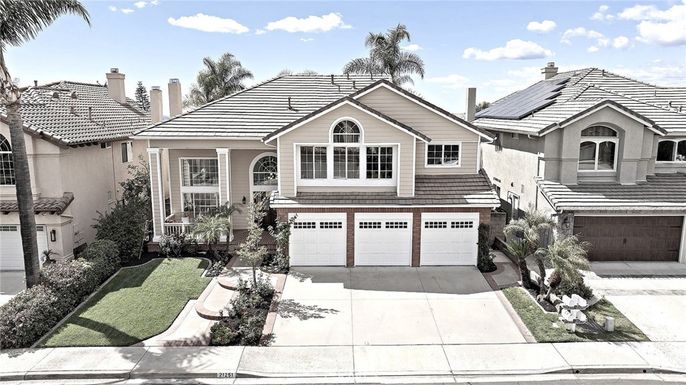 Attached, Exterior, Facade, Solar Panels, Mediterranean