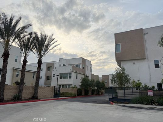 Exterior, Facade, Modern