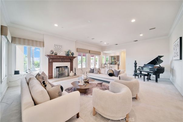 Fireplace, Interior, Living room, Piano, Recessed Lighting