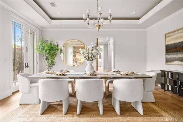 Chandelier, Dining room, Interior, Recessed Lighting, Wood Texture Flooring