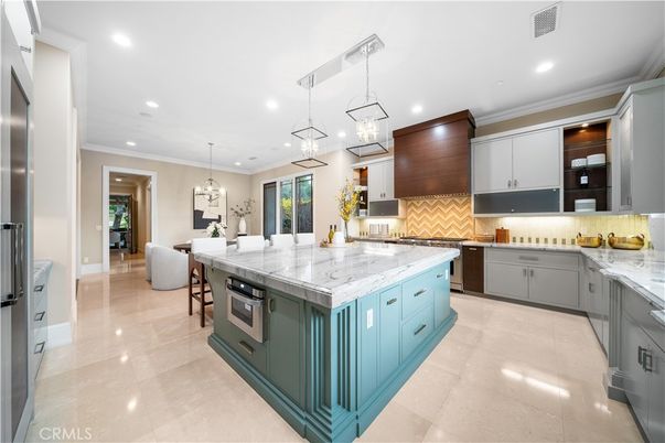Chandelier, Dining room, Interior, Kitchen, Pendant Lights, Recessed Lighting, Stainless Steel Appliances
