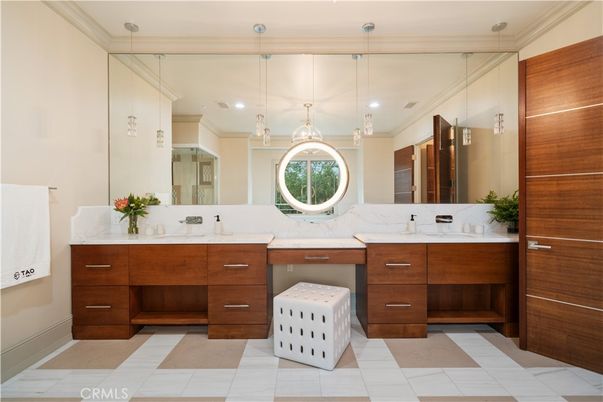 Bathroom, Dual Sink Vanities, Interior, Pendant Lights, Recessed Lighting