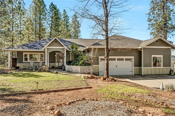 Attached, Exterior, Facade, Ranch