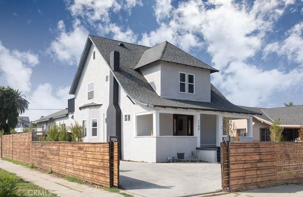 Exterior, Facade, Farmhouse