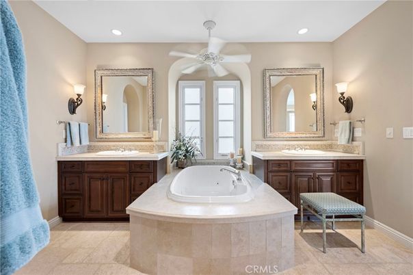 Bathroom, Dual Sink Vanities, Interior, Recessed Lighting