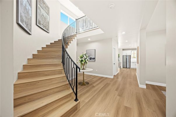 Interior, Recessed Lighting, Wood Texture Flooring