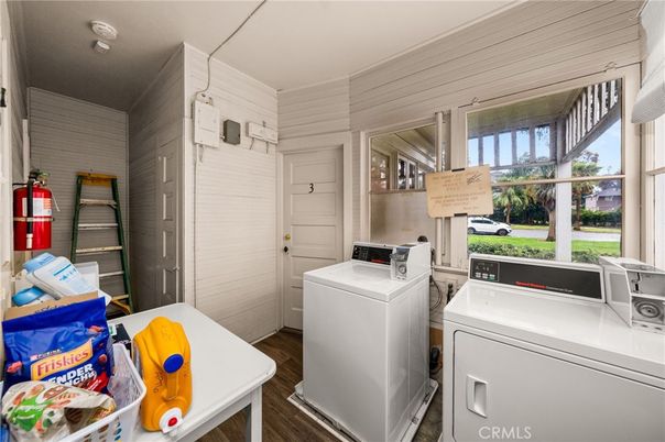 Interior, Washer, Wood Texture Flooring