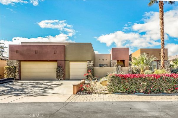 Attached, Exterior, Facade, Modern