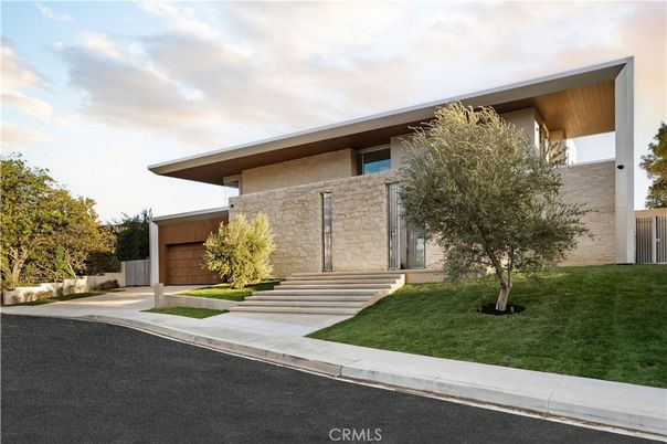 Attached, Exterior, Facade, Modern