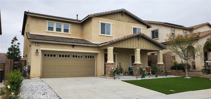 Attached, Exterior, Facade, Mediterranean