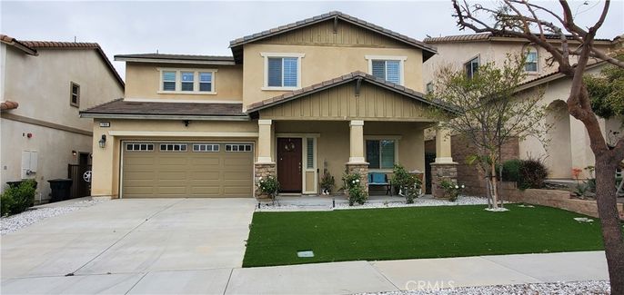 Attached, Exterior, Facade, Mediterranean