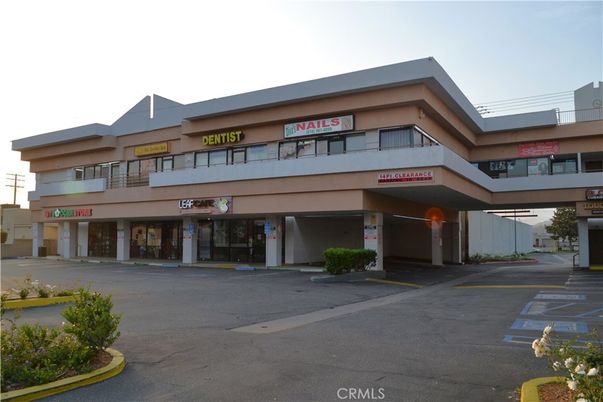 Exterior, Facade, Modern