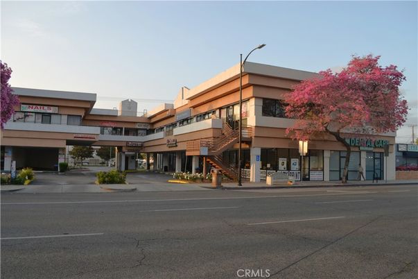 Exterior, Facade, Modern