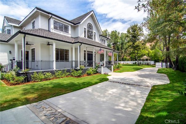 Backyard, Exterior, Facade, Farmhouse