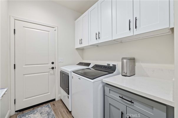 Interior, Washer, Wood Texture Flooring