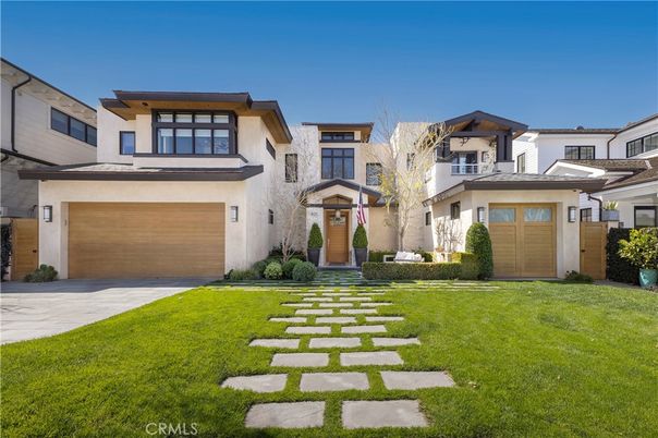 Attached, Exterior, Facade, Modern